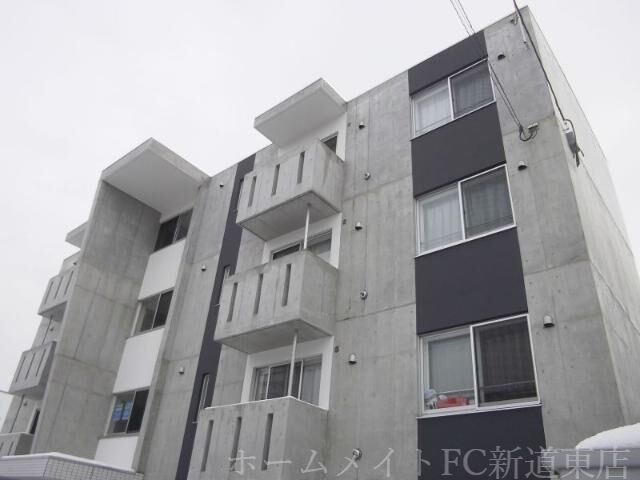 拡大写真:ミリュー本町 3階302の外観写真