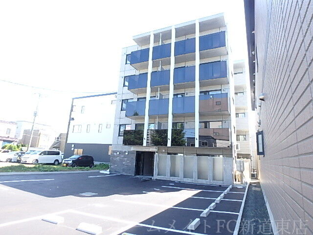 拡大写真:コローレE17 2階206の建物外観