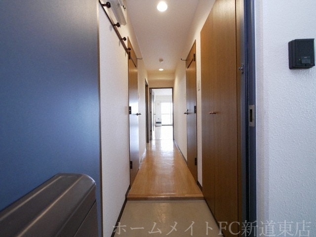 拡大写真:コスモ本町 5階502の玄関