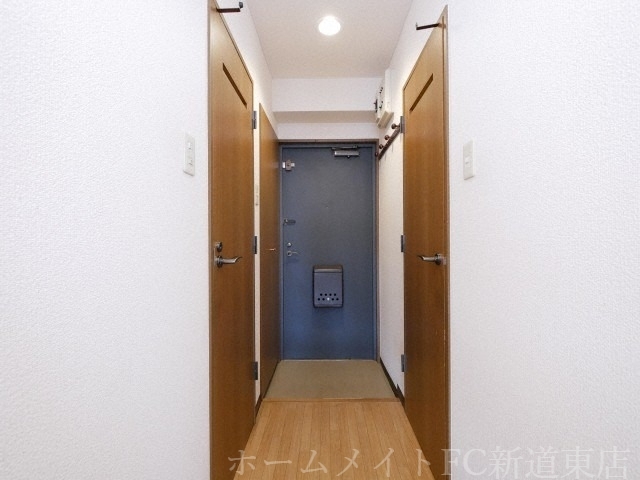 拡大写真:コスモ本町 5階502の玄関