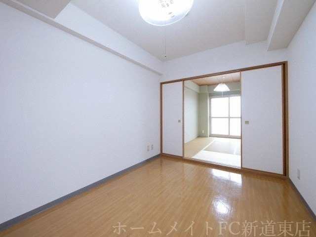 拡大写真:コスモ本町 5階502の洋室