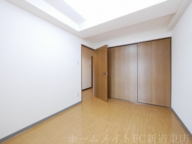 拡大写真:コスモ本町 5階502の洋室