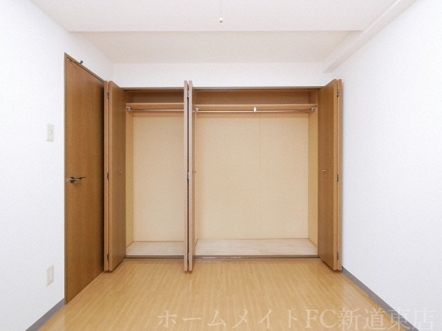拡大写真:コスモ本町 5階502の収納