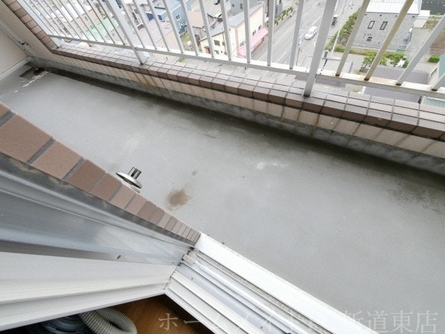 拡大写真:コスモ本町 5階502のバルコニー