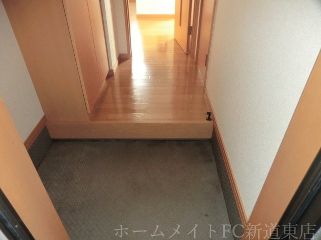 拡大写真:マルシメ64 A棟 2階201の玄関