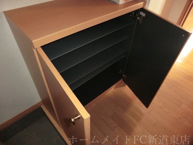 拡大写真:マルシメ64 A棟 2階201の下駄箱