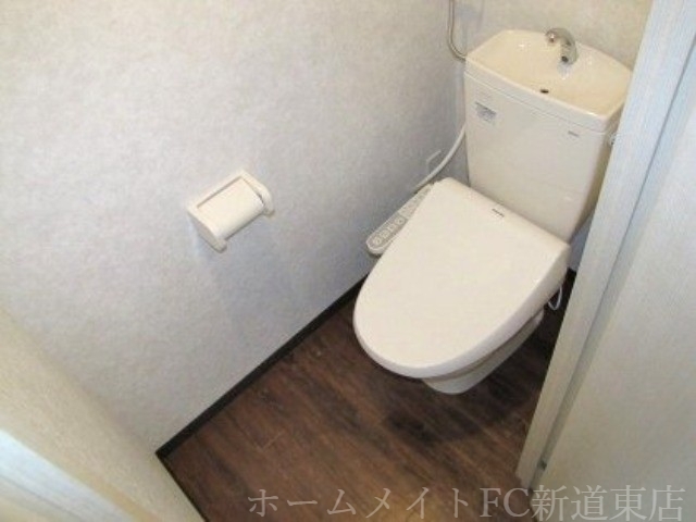 拡大写真:ENCHAN-THE(アンシャンテ) 1階107のトイレ