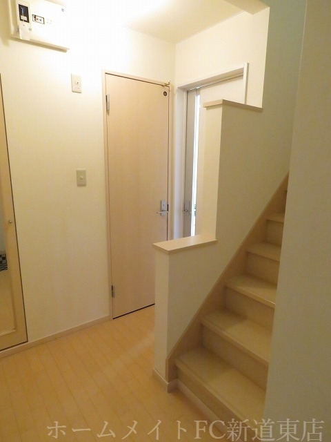 拡大写真:LEE SPACE 北48条 1階105のエントランス