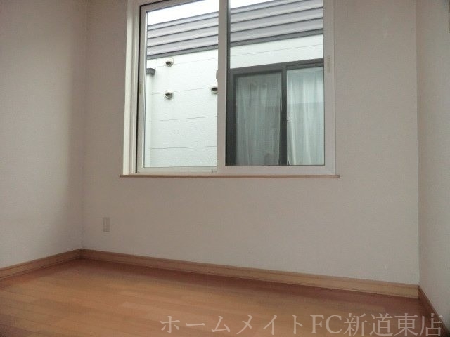 拡大写真:Regalo 2階203の寝室