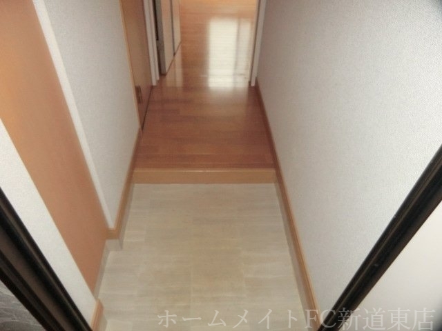 拡大写真:Regalo 2階203の玄関