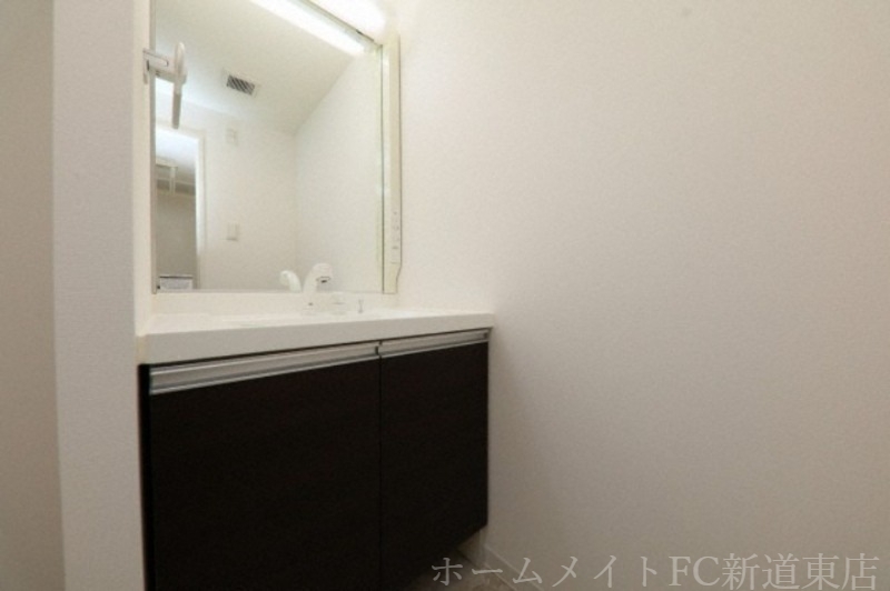 拡大写真:ラクラス札幌北7条 9階905の洗面所