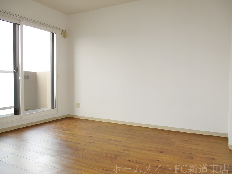 拡大写真:ノースヴィラ弐番館 1階104のリビング