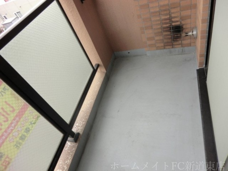 拡大写真:ノースヴィラ弐番館 1階104のベランダ
