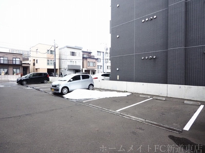 拡大写真：e.us新道東 4階401の駐車場