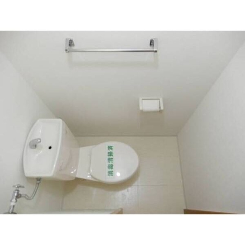 拡大写真:トワル24 2階103のトイレ