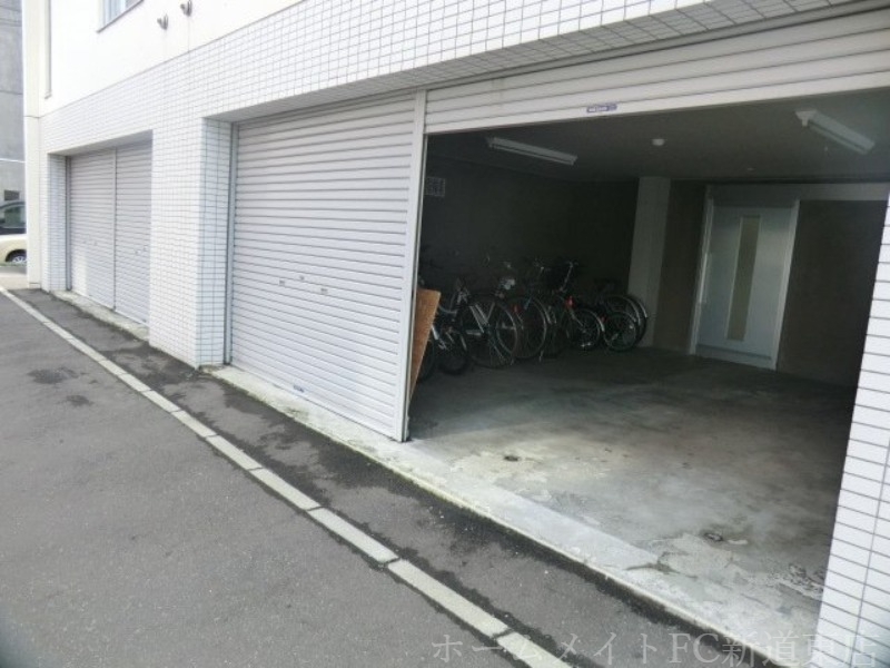 拡大写真:サンテモンターニュ 2階206の共有部分