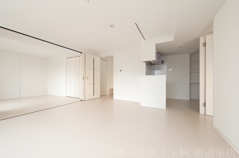 拡大写真：Seventh Court Motomachi　(セブンスコートモトマチ) 2階206の居室・リビング