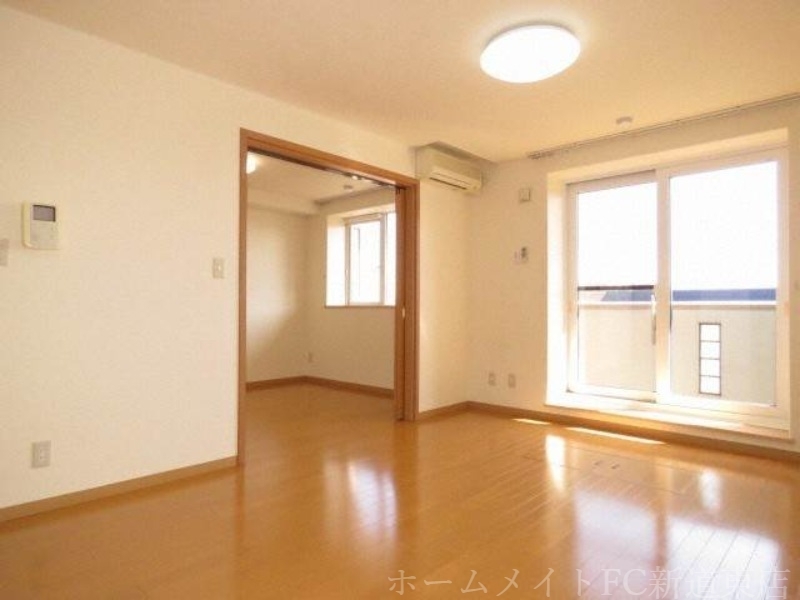 拡大写真:Cosmo Life 1階103のリビング