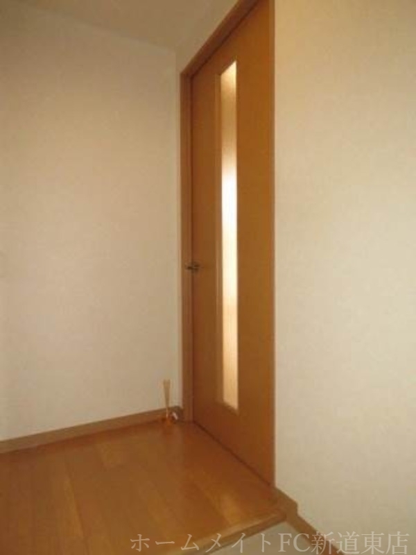 拡大写真:Cosmo Life 1階103の玄関