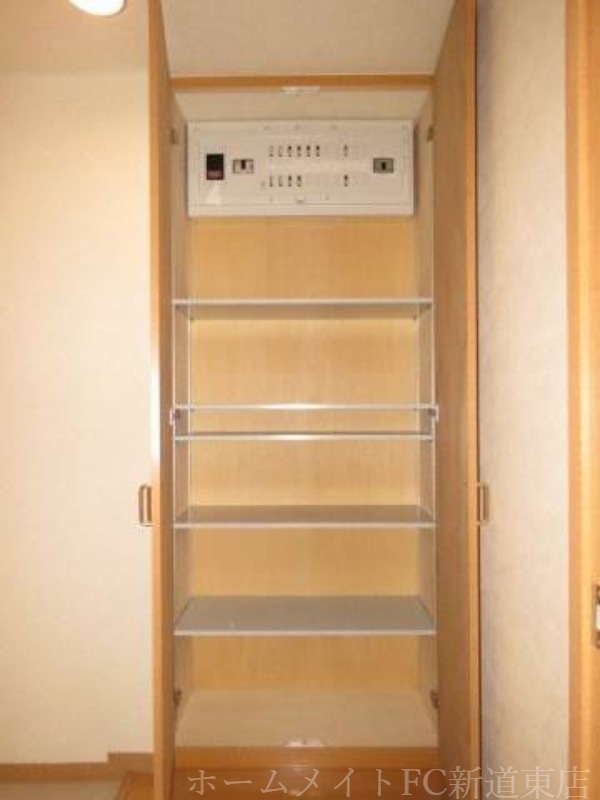 拡大写真:Cosmo Life 1階103の収納