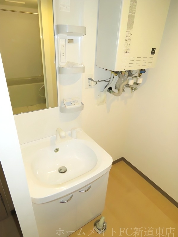 拡大写真:COMFORT 3階301の洗面所
