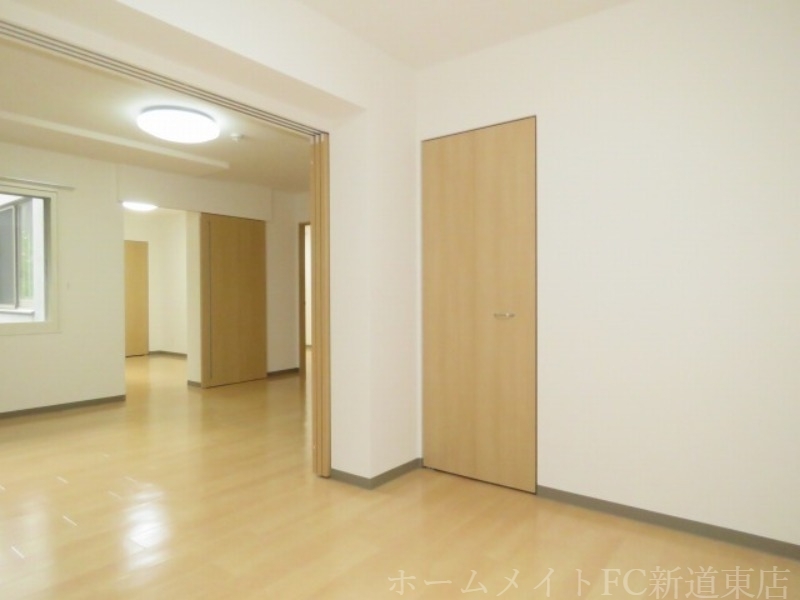 拡大写真:COMFORT 3階301の洋室