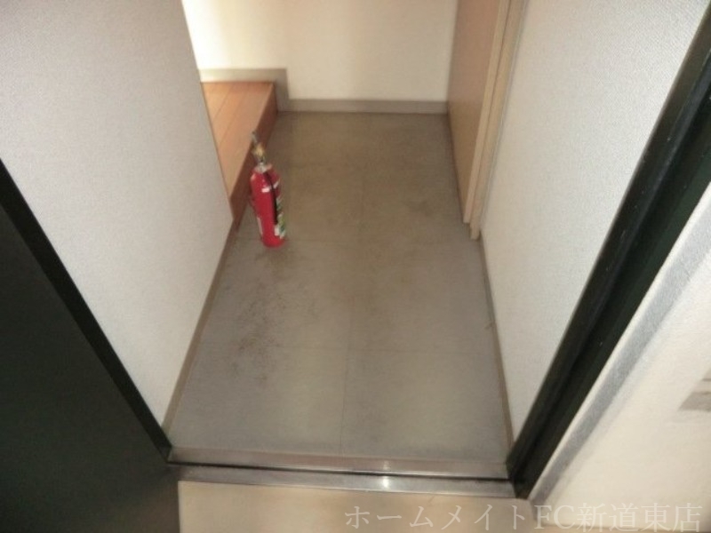 拡大写真:パルテール 3階301の玄関