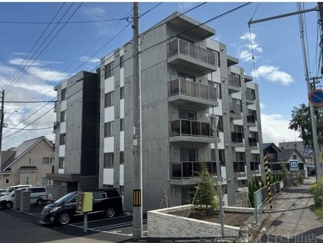 拡大写真:ラピス山の手 4階405の建物外観