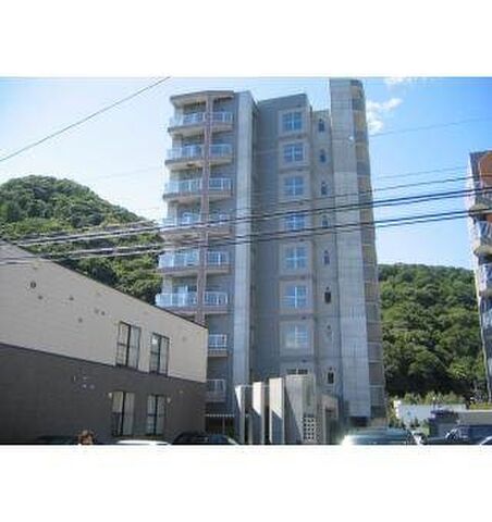 拡大写真:リライエンス円山 2階203の建物外観