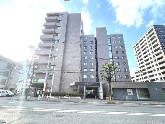 アルファスクエア円山の外観