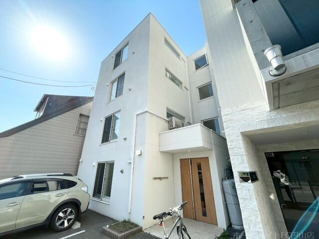 拡大写真:ラフィナート山鼻 1階105の建物外観