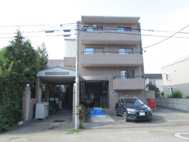 山鼻コンパウンドの外観