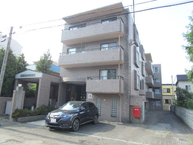 拡大写真:山鼻コンパウンド 3階304の建物外観