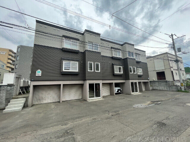 拡大写真:ルミエール南9条 1階103の建物外観