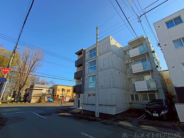拡大写真:スプレンドール 1階102の建物外観