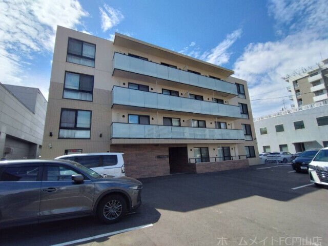 拡大写真：Scirocco 新札幌 3階302の建物外観