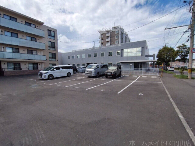 拡大写真：Scirocco 新札幌 3階302の駐車場