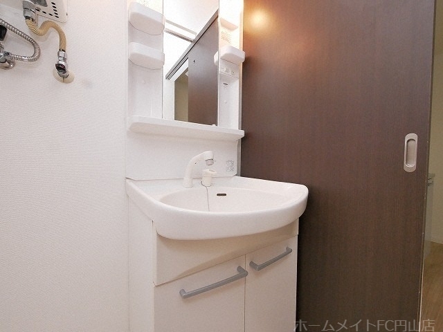 拡大写真:Le Clair minamimaruyama(ルクレールミナミマルヤマ) 1階102の洗面所