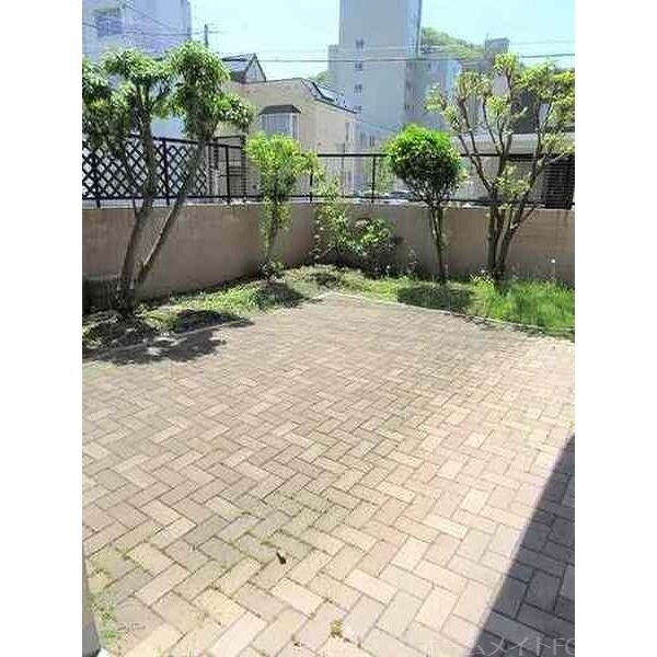 拡大写真:ライオンズマンション円山桜通り 1階101の庭