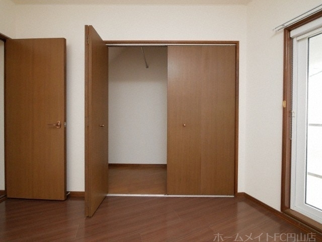 拡大写真:ホワイトコートカヤ伏見 1階104の収納