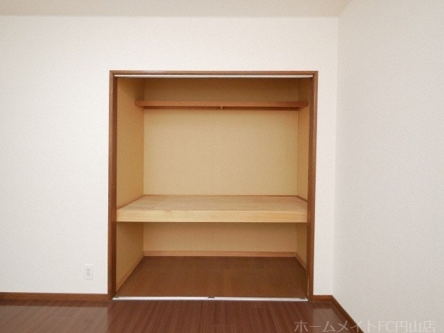 拡大写真:ホワイトコートカヤ伏見 1階104の収納