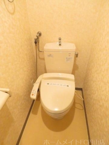 拡大写真:アビタ219 4階403のシャワー付トイレ
