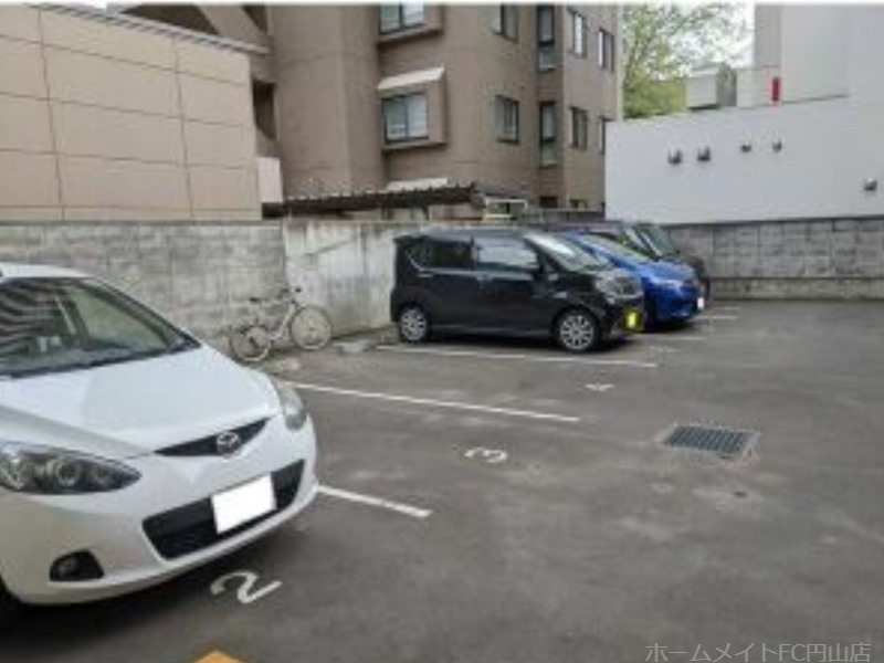 拡大写真:ソールタワー近代美術館 5階501の駐車場