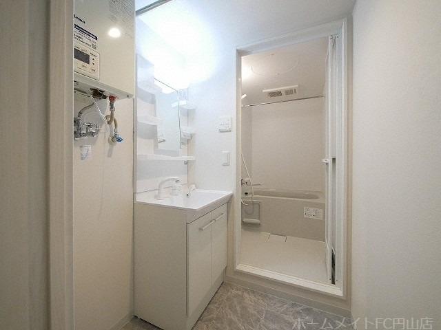 拡大写真:AsteR24 3階301の洗面所