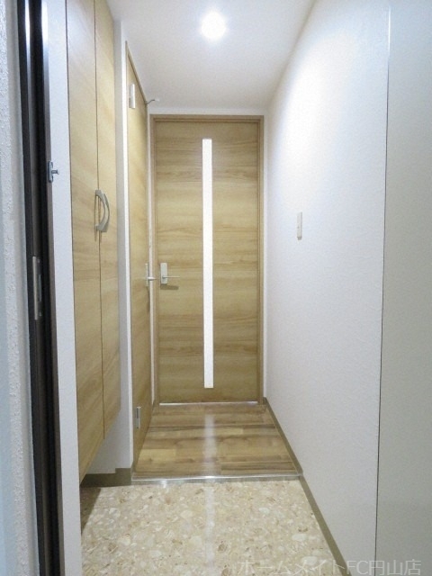 拡大写真:レユシール山鼻南 2階202の玄関