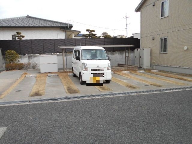 拡大写真:ウィット西深津 B 1階103の駐車場完備です