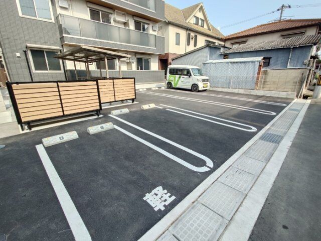 拡大写真：西町SUZUKAZE 1階103の駐車場完備です