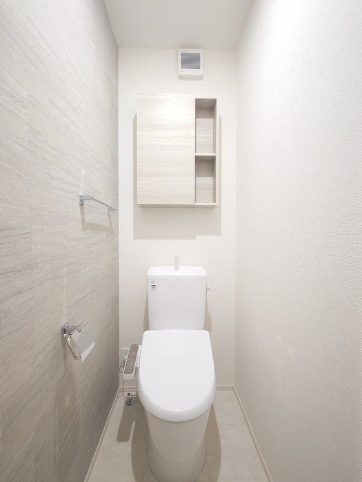 拡大写真：西町SUZUKAZE 1階103のシンプルで使いやすいトイレです