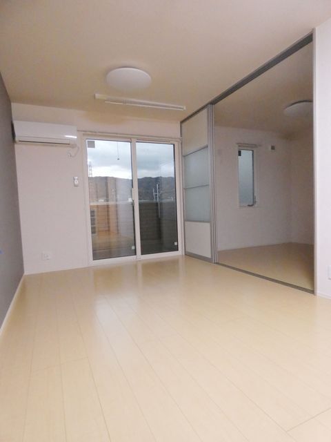 拡大写真:東大阪市新池島町3丁目 2階206の内観