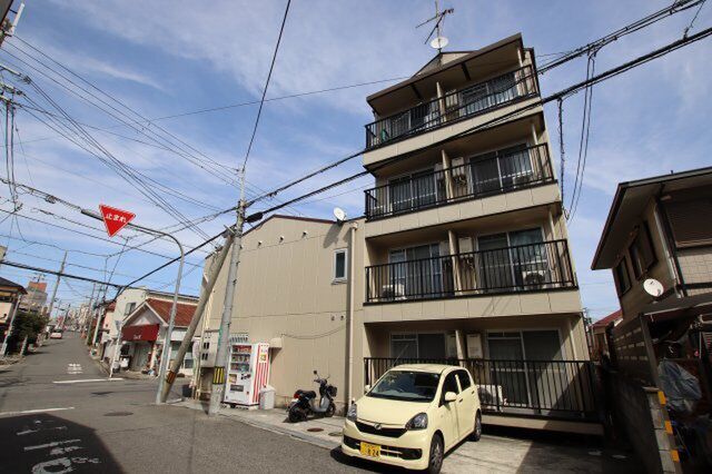 栄町フラッツの外観
